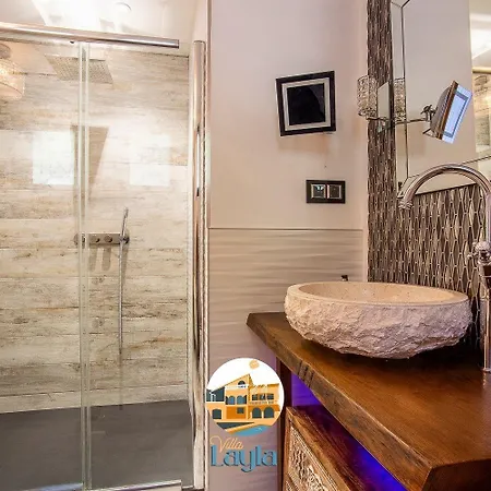 Layla - 5 Etoiles - 10 Personnes - Vue Vila