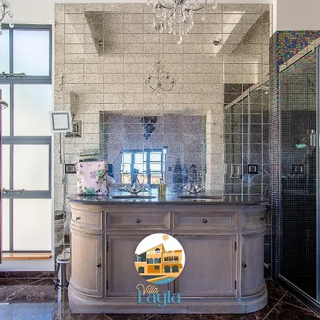 Layla - 5 Etoiles - 10 Personnes - Vue Vila *